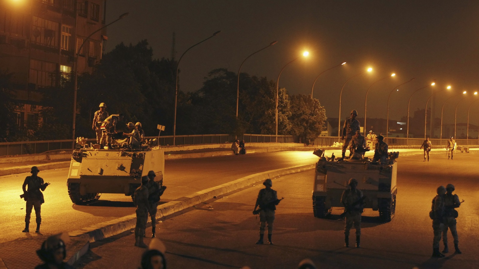 الجيش المصري غالبه لم يشارك في هذا الانقلاب، وإنما وقف موقف المتفرج على الساحة، ومن تململ منهم واعترض كان مآله مثل القوى الثورية