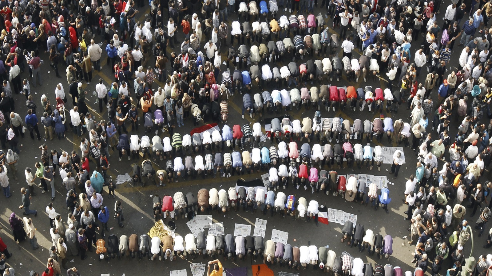 الإسلامي ليس ناطقا رسميا باسم الإسلام ولا نائبا عن تنفيذ أحكامه وشرائعه، فليس مكلفا بمراقبة الناس ومحاسبتهم وتتبع عثراتهم، ولا تصبح أراؤه واجتهاداته حكما على الإسلام